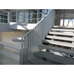 Interfloor staircase