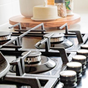 Elektrinių ir dujinių viryklių privalumai. Kokias krosneles geriausia rinktis? Atsako „Baltic Horeca Solutions“ specialistai