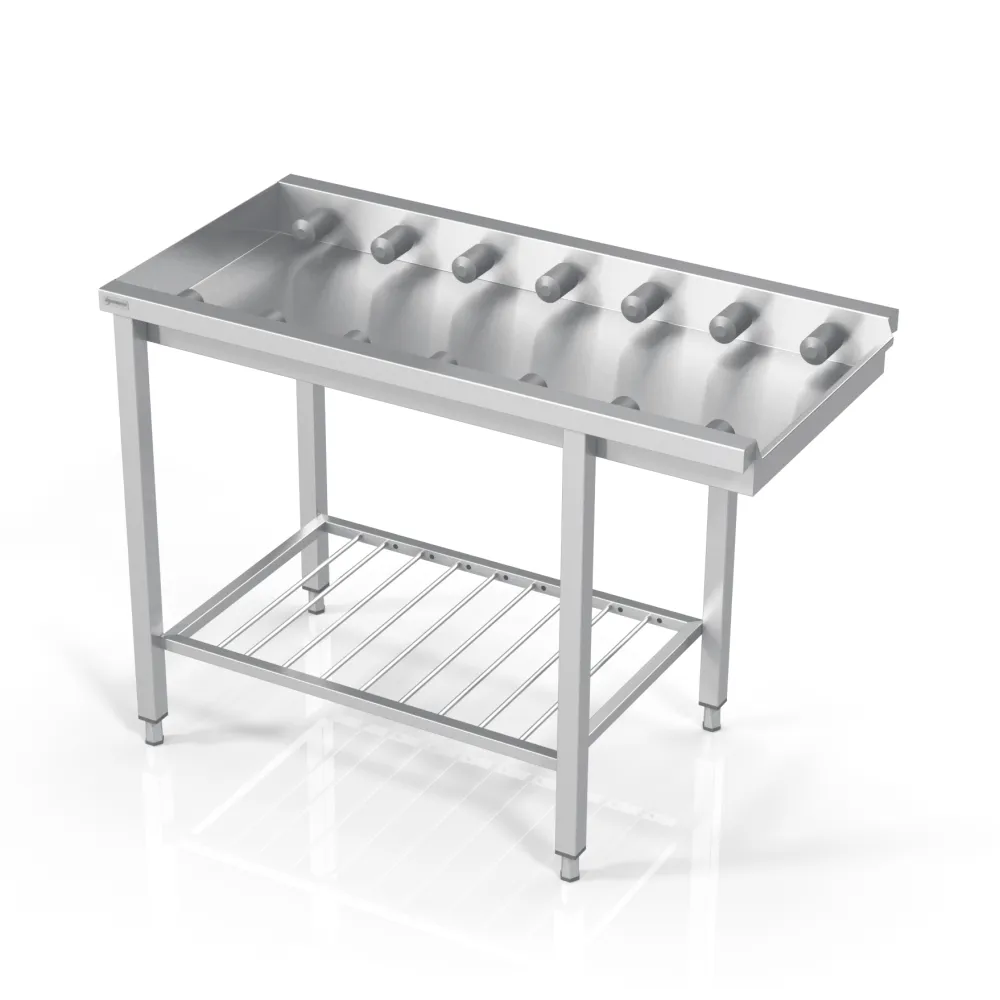 Table Pratique avec Rouleaux et Espace de Rangement